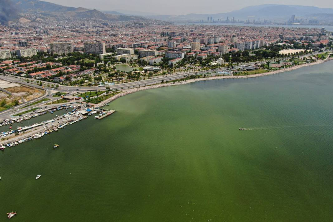 İzmir’de denizin rengi değişti! Görüntü ne ifade ediyor? - Resim: 27